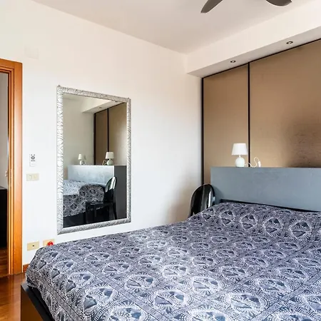 Roomy Flat Near The Hospital Riuniti!