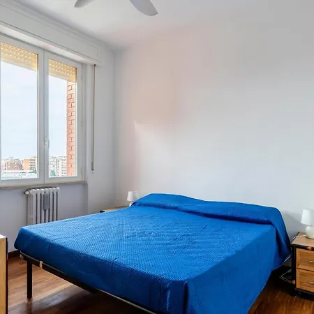 Roomy Flat Near The Hospital Riuniti! Lägenhet