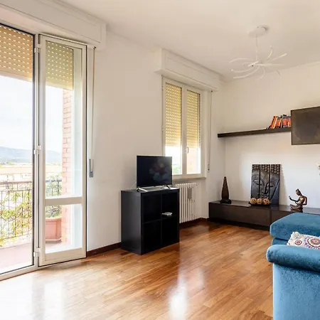 Roomy Flat Near The Hospital Riuniti! Lägenhet *