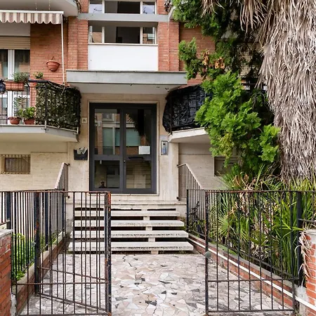 Roomy Flat Near The Hospital Riuniti! *